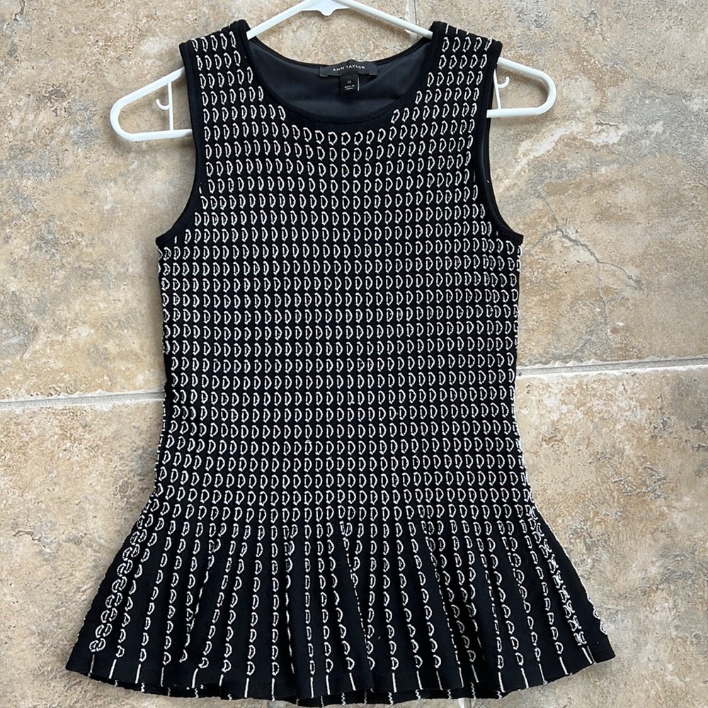 Ann Taylor Petite Sleeveless Black and White Textured Knit Peplum Top XS